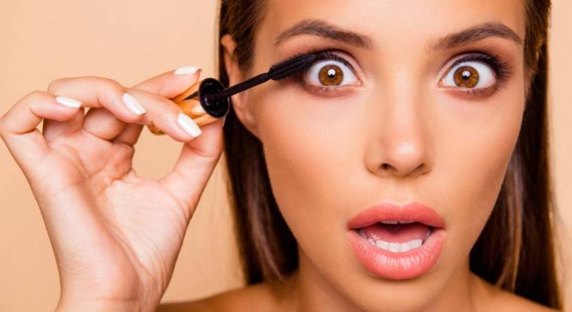 Sokkal nagyobbnak tűnik a szemed, ha így sminkelsz: szemüvegeseknél is beválik a trükk