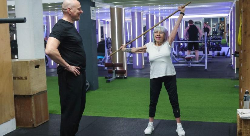 Bejgli helyett súlyok: a város legfeltűnőbb kisnyugdíjasa is itt kezdte a napot karácsony reggelén