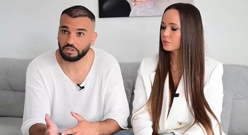 Mint a testvérek: megmutatta édesanyját az énekesnő