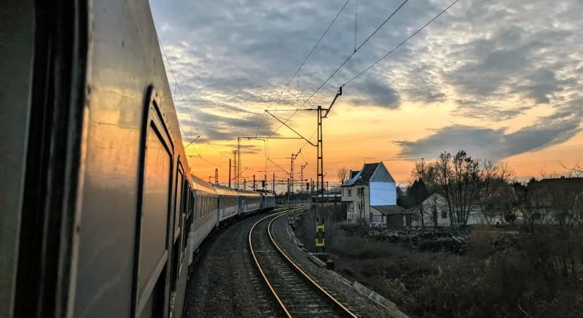 Meg lehet kerülni az országot 24 óra alatt tömegközlekedéssel?