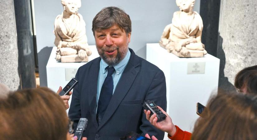 Az Ermitázs régésze a Krím orosz annexiója után is folytatta az ásatásokat, most Lengyelországban várja, hogy kiadják-e Ukrajnának