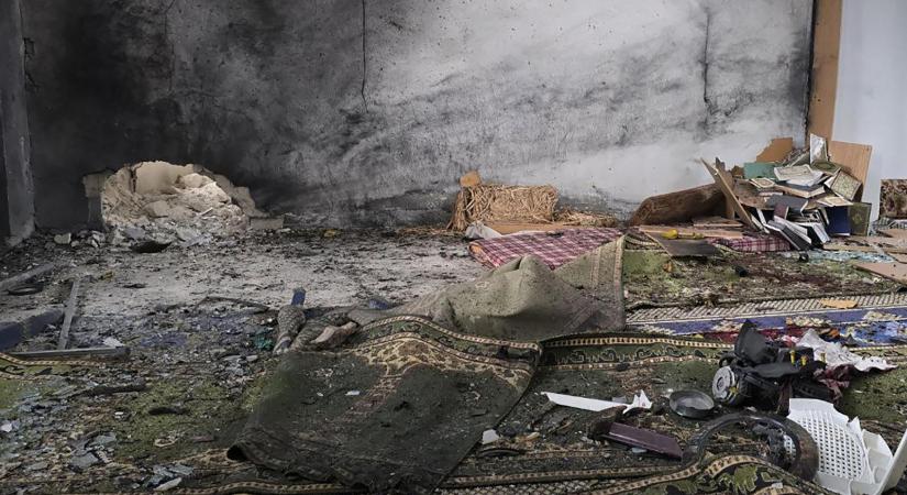 Robbanás történt egy szíriai mecsetben, többen meghaltak