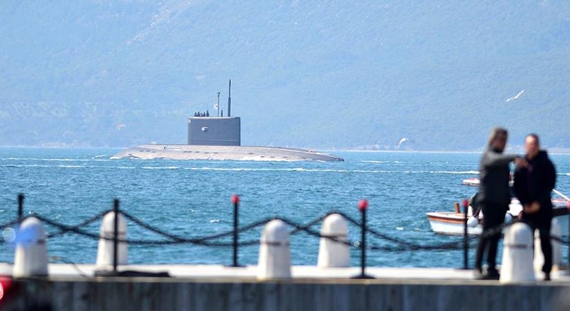 Orosz tengeralattjáró a Szicíliai-szorosban: olasz kémrepülőgép figyeli a Krasznadart