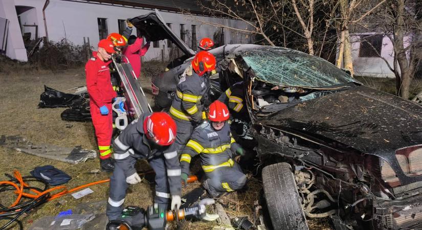 Frontális ütközés: Két ártatlan fiatal veszítette életét