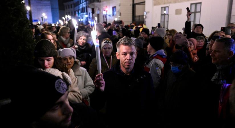 Magyar Péter szívszorító karácsonyi vallomást tett, Fidesz szavazók a szülei, ezzel kellett szembesülnie a családnak