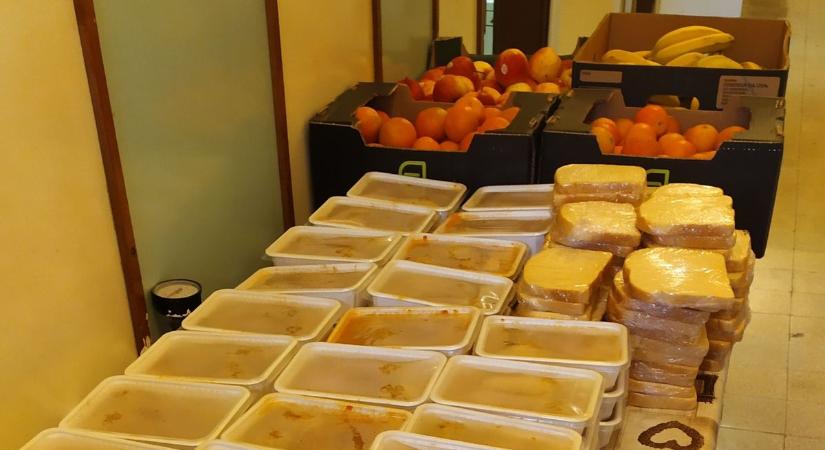 Nem maradt üres az asztal karácsonykor: hetven rászorulót segített a baracsi ételosztás