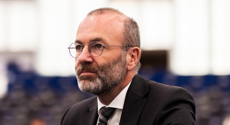 Manfred Weber szívesen látna uniós zászló alatt vonuló német katonákat Ukrajnában