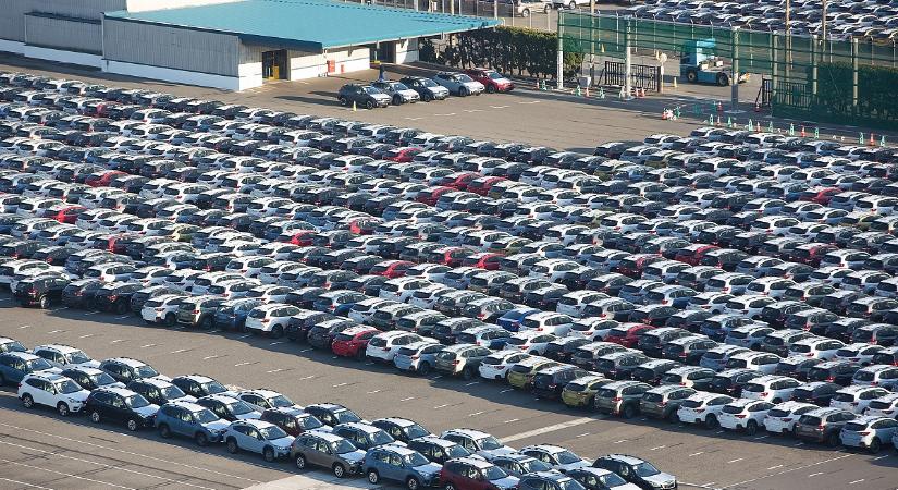 Őrületes autókrach: a Toyota, a Nissan és a Honda számai is fájóan megcsappantak