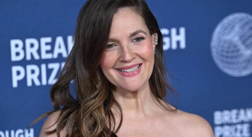Nem szégyelli ráncait - Büszkén mutatta meg őket Drew Barrymore