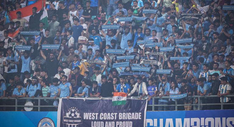 Felfüggesztették a bajnokságot, a Manchester City tulajdonosa eladta a klubot