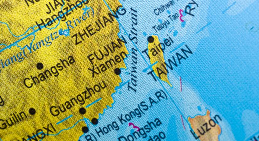 Szankciókat jelentett be Kína húsz amerikai hadiipari vállalattal szemben