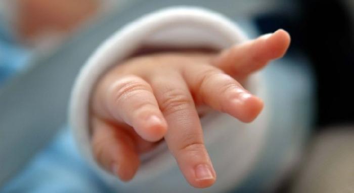 Mintegy kétezerrel csökkent az élve születések száma