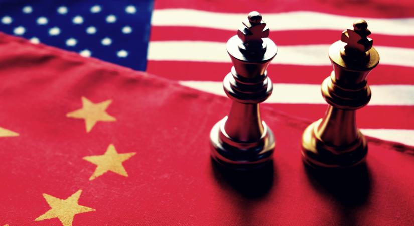 Kína szankciókat vetett ki amerikai hadiipari vállalatokkal és cégvezetőkkel szemben