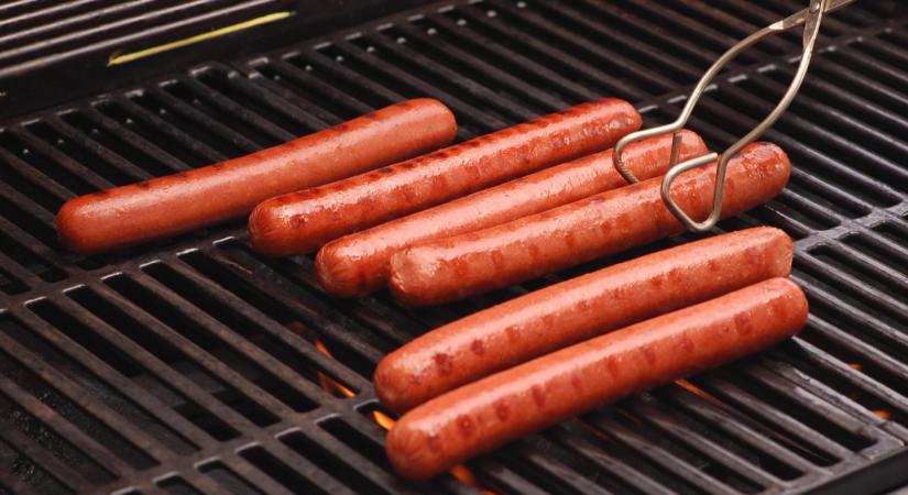 Őrület a magyar boltokban: már ennyit kérnek egy kiló virsliért