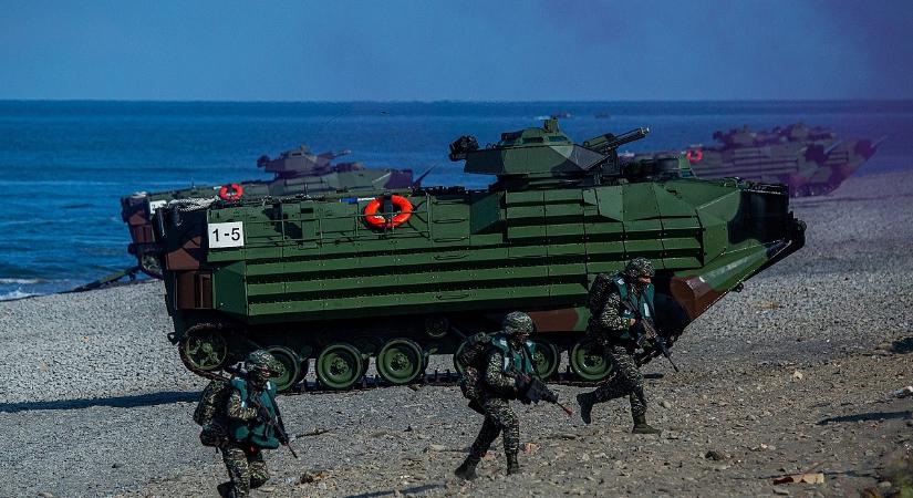 Peking odacsapott: húsz amerikai hadiipari óriást büntetnek Tajvan miatt