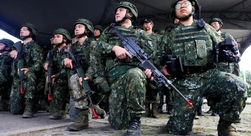 Kína amerikai cégeket és magánszemélyeket szankcionál a tajvani-amerikai fegyverügylet miatt