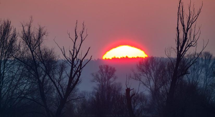 Hétvégén sem kell elengednünk a napos égbolt látványát