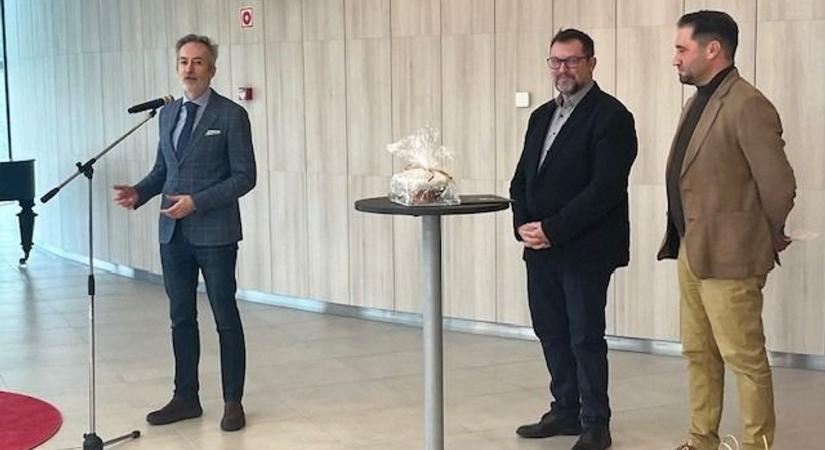 A kecskeméti egyetem a kórház pszichiátriai osztályát ajándékozta meg karácsonykor