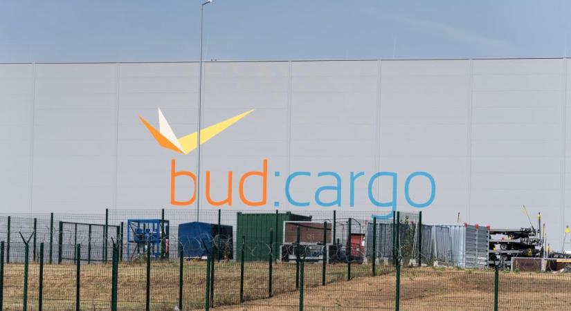 Már Ferihegyen van az új magyar légitársaság óriásgépe