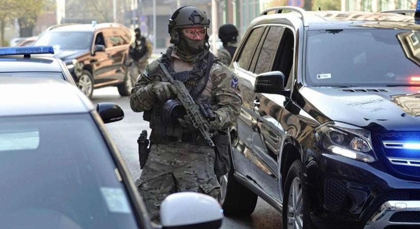 A rácalmási temetőben akarta lelőni magát egy férfi, a TEK segítségével megakadályozták