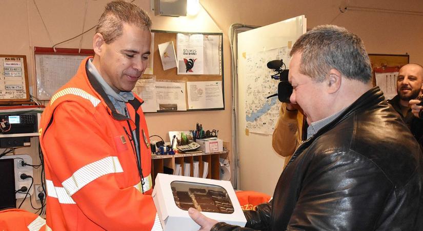 Gyerekek és tanáraik kopogtak be a berényi mentőállomásra, könnyfakasztó pillanatokat éltek át