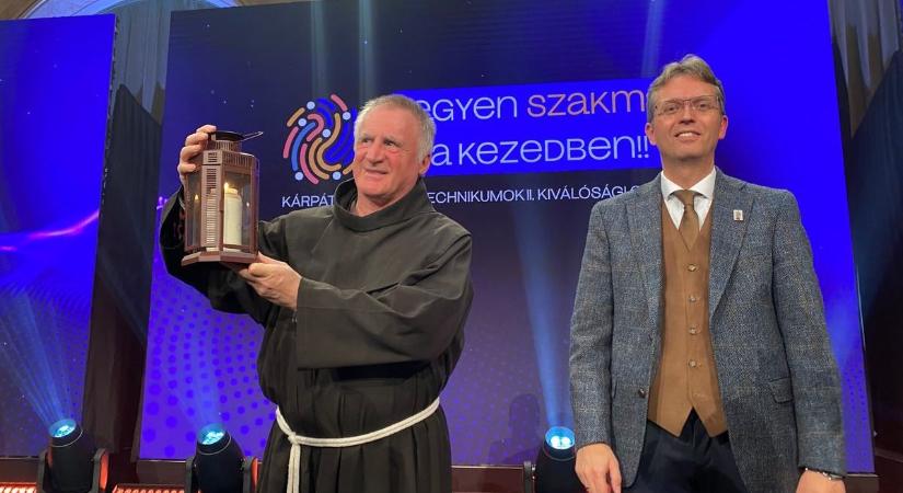 Ferencesek karácsonyi üzenete: Isten bízik benned, ő maga a szeretet!