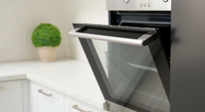 Ezzel a keverékkel a sütő üvegajtaja 5 perc alatt ragyogni fog: minden zsiradékot eltávolíthatsz vele