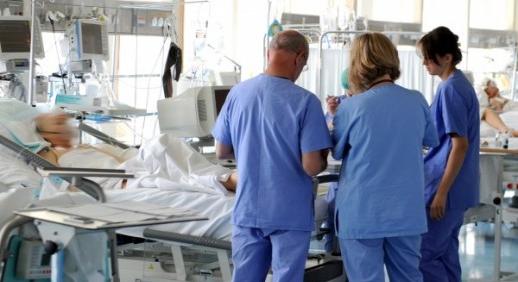 A várólisták miatt átszervezik a egészségügyi intézmények munkaidejét