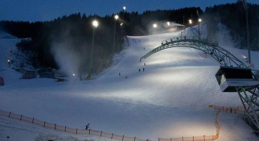 Elaludt a hulla részeg fiatal az egyik osztrák sípályán, riasztották a mentőket