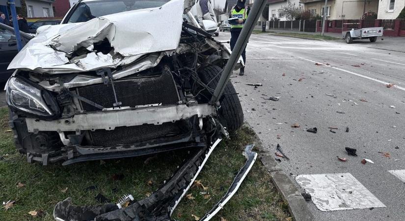 Álló autóknak csapódott egy gépkocsi Zákányban