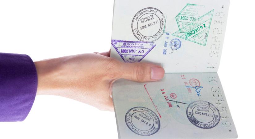 Hamarosan a múlté lesz a pecsét az útlevelekben