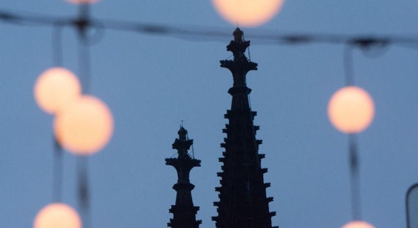 Ördögöt űztek a kölni dómban karácsonykor – videón a bizarr jelenet