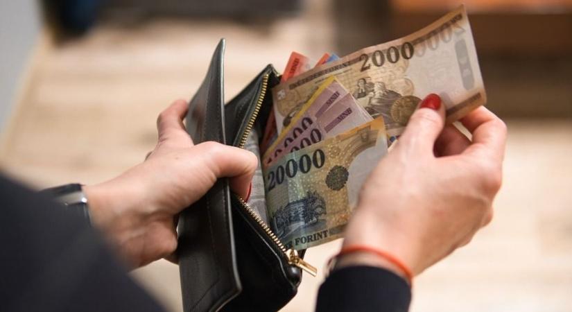 Megjelent a rendelet, plusz pénzt kapnak a minimálbéres dolgozók