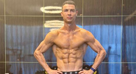 Ez a férfi tényleg 40 éves? Sokkolta a világot Ronaldo fotója, még Elon Musk is reagált