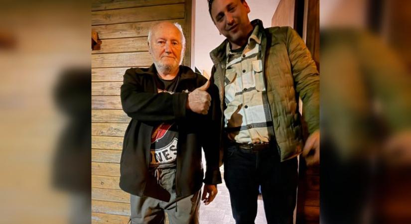 Idén már nem kell az autójában töltenie a karácsonyt Zoli bácsinak – az önkormányzat segített