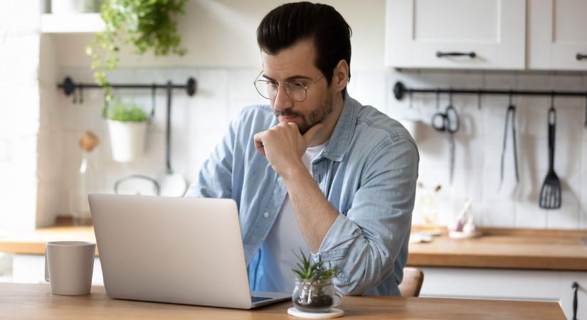 Két ingatlan a világítós járművel és a szuper sportolók