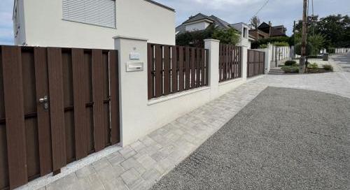 Gondozásmentes kerítések: az esztétikum és fenntarthatóság egyensúlya