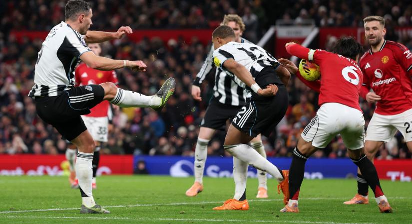 Itt a magyarázat: ezért úszta meg Martínez kezezését a United