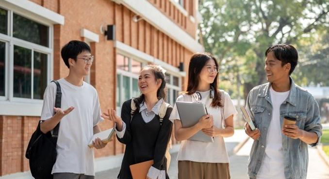 Az egyetem nem csupán diplomagyár, hanem a kisbetűs élet