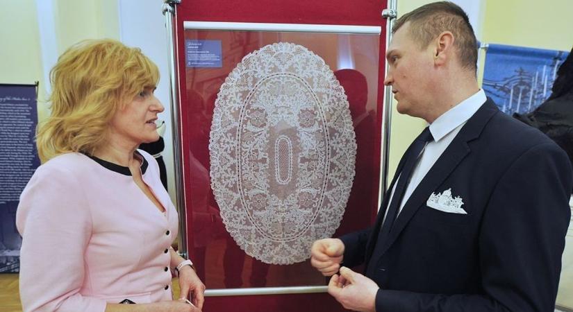 A spanyol kifutótól a magyar kastélyokig – világhódító évet zárt a halasi csipke