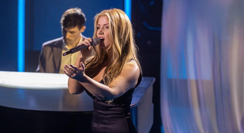 Feketébe borult Tolvai Reni oldala: szeretett barátját gyászolja az énekesnő