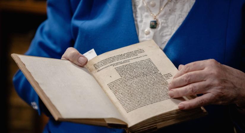 47 millió forintért vettek ősnyomtatványokat, hogy az Akadémiának adományozzák