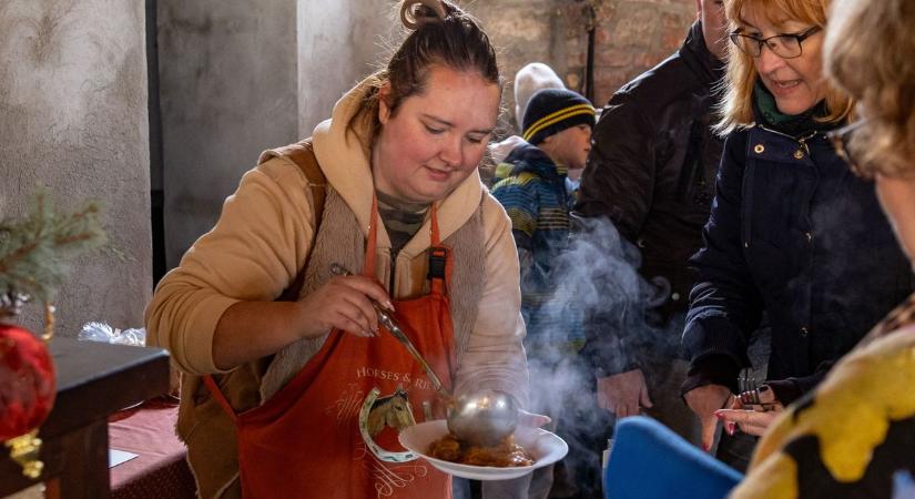 Halála után is közösséget formál a dunalmási lovas öröksége