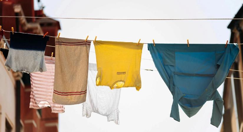 Karácsonyi mosás: miért ne teregesd a ruhát az ünnepek között