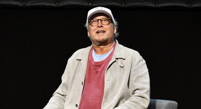Chevy Chase-t mesterséges kómába helyezték 8 napra, miután szívinfarktust kapott néhány éve