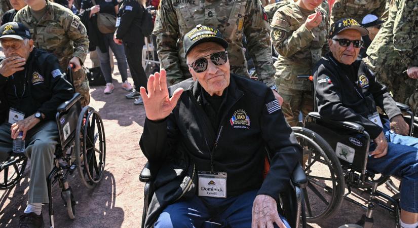 104 éves háborús veterán fújja a szaxofont az NHL New York-i szuperderbijén