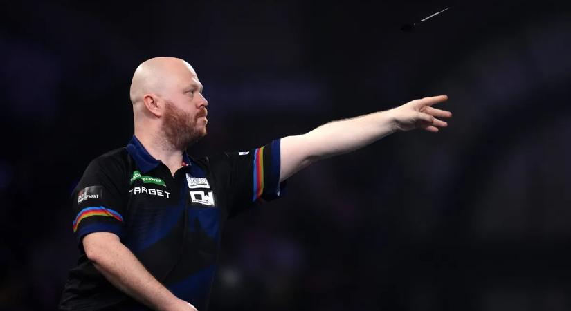 A legjobb 32 játékos maradt versenyben – folytatódik a darts-vb