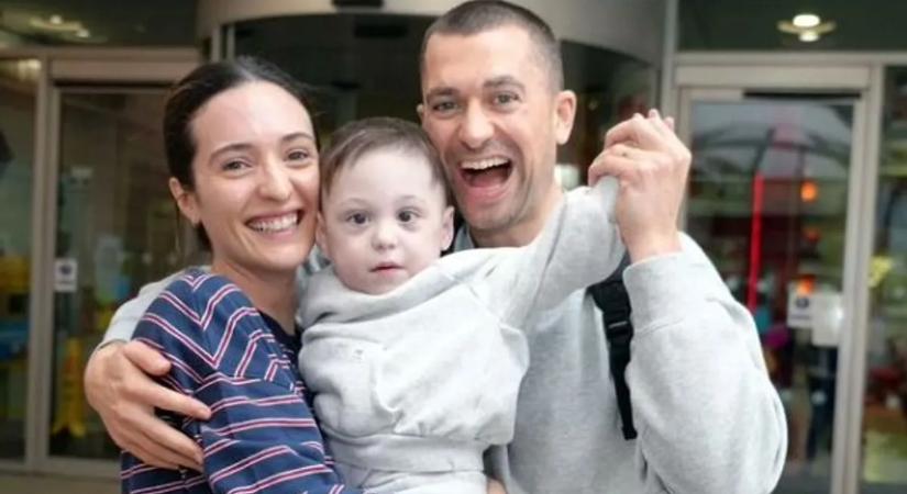 Végre otthon: Hazatérhetett a baba, aki egész életét kórházban töltötte