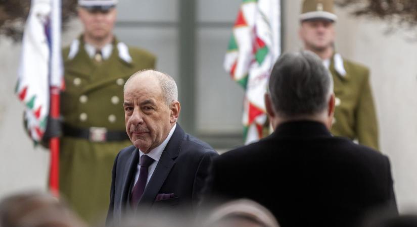 Volt kommunikációs igazgatója szerint Sulyok Tamás és a Sándor-palota vezetői nem az emberekért, hanem saját jólétükért dolgoznak