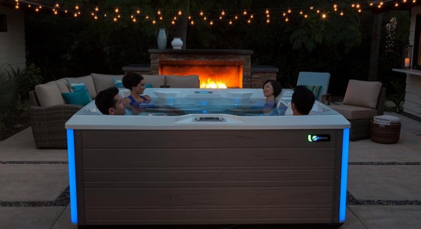 Wellness-szilveszter otthon: hogyan szervezzünk felejthetetlen jakuzzis szilveszteri bulit?